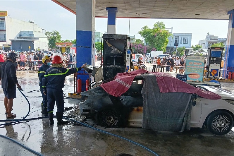 da-nang-oto-boc-chay-tai-cay-xang-hai-thieu-nien-tu-vong-thuong-tam