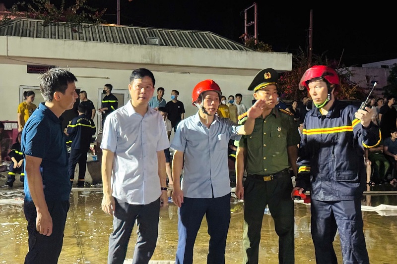 thanh-hoa-huy-dong-hang-tram-can-bo-khong-che-chay-tai-kcn-tay-bac-ga-4