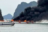 Quảng Ninh: Cháy Dữ Dội Tàu Cao Tốc Bốc Gần Cảng Ao Tiên